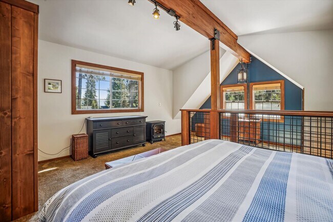 Building Photo - Carnelian Bay 3 Bedroom Ski Lease
