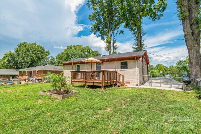 Building Photo - 3932 Slagle Dr