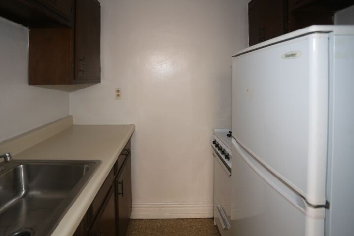 Building Photo - 533 W Roscoe