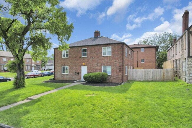 Building Photo - Updated 1BD/1BA