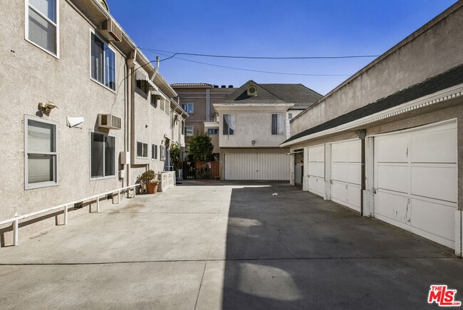 Building Photo - 1147 Westmoreland Ave