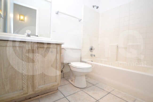 Building Photo - 10713 W Montecito Ave