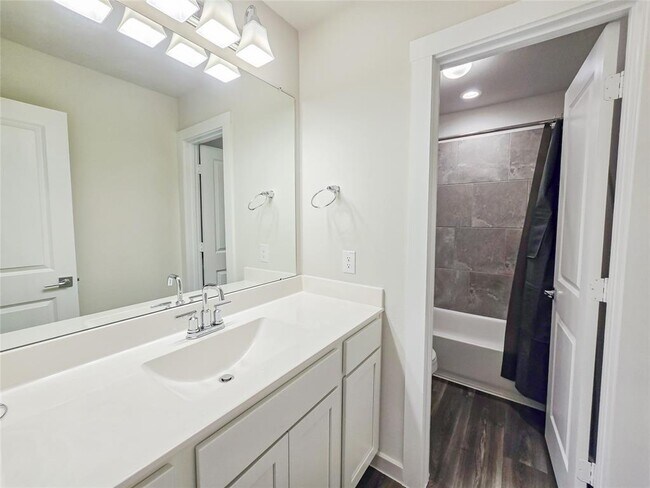 Building Photo - 3068 Sunmoon Ln