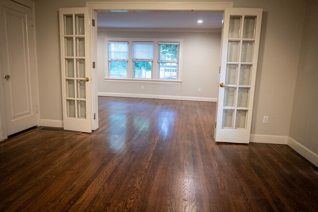 Building Photo - 49SW1105