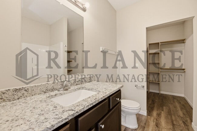 Building Photo - 452 S Longbranch Dr