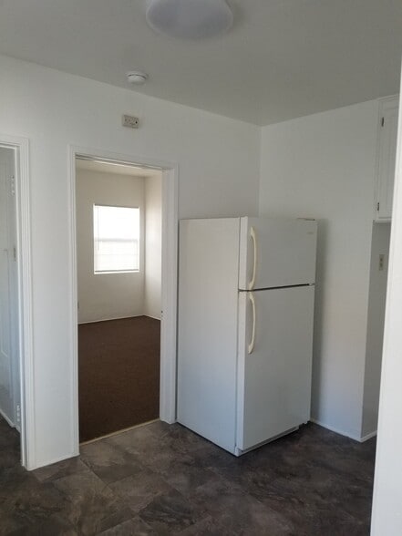 Building Photo - 572 W 1st St