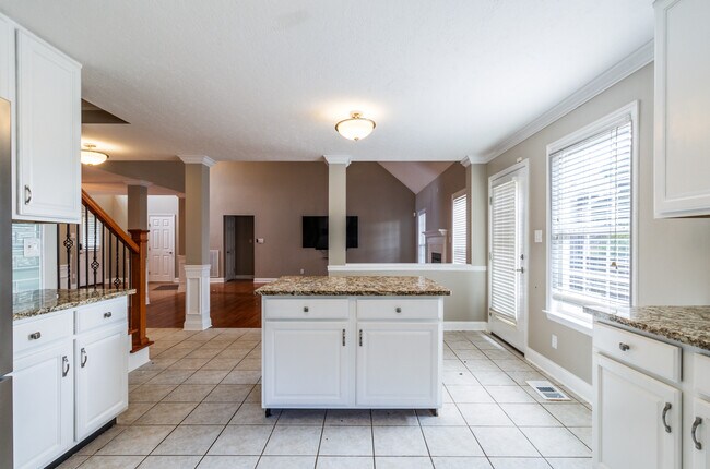 Building Photo - 1100 Winterberry Ln