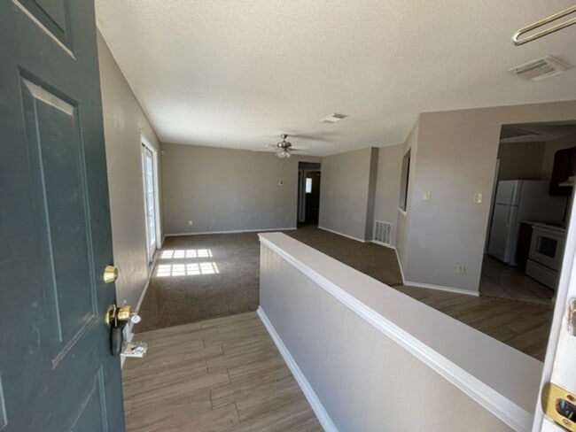 Building Photo - Move In Ready Well-Maintained 3-Bedroom Ho...