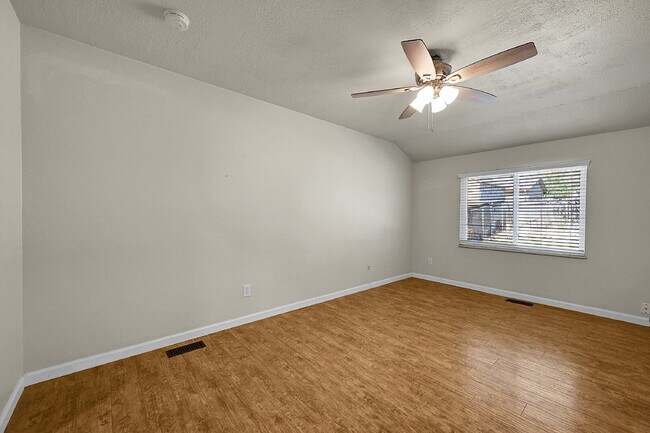 Building Photo - $1,945.00, 4-bed, 2-bath located in Colora...