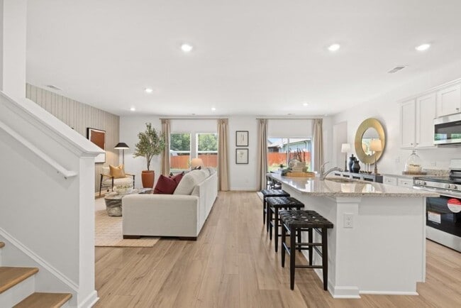 Building Photo - 470 Red Dragon Dr