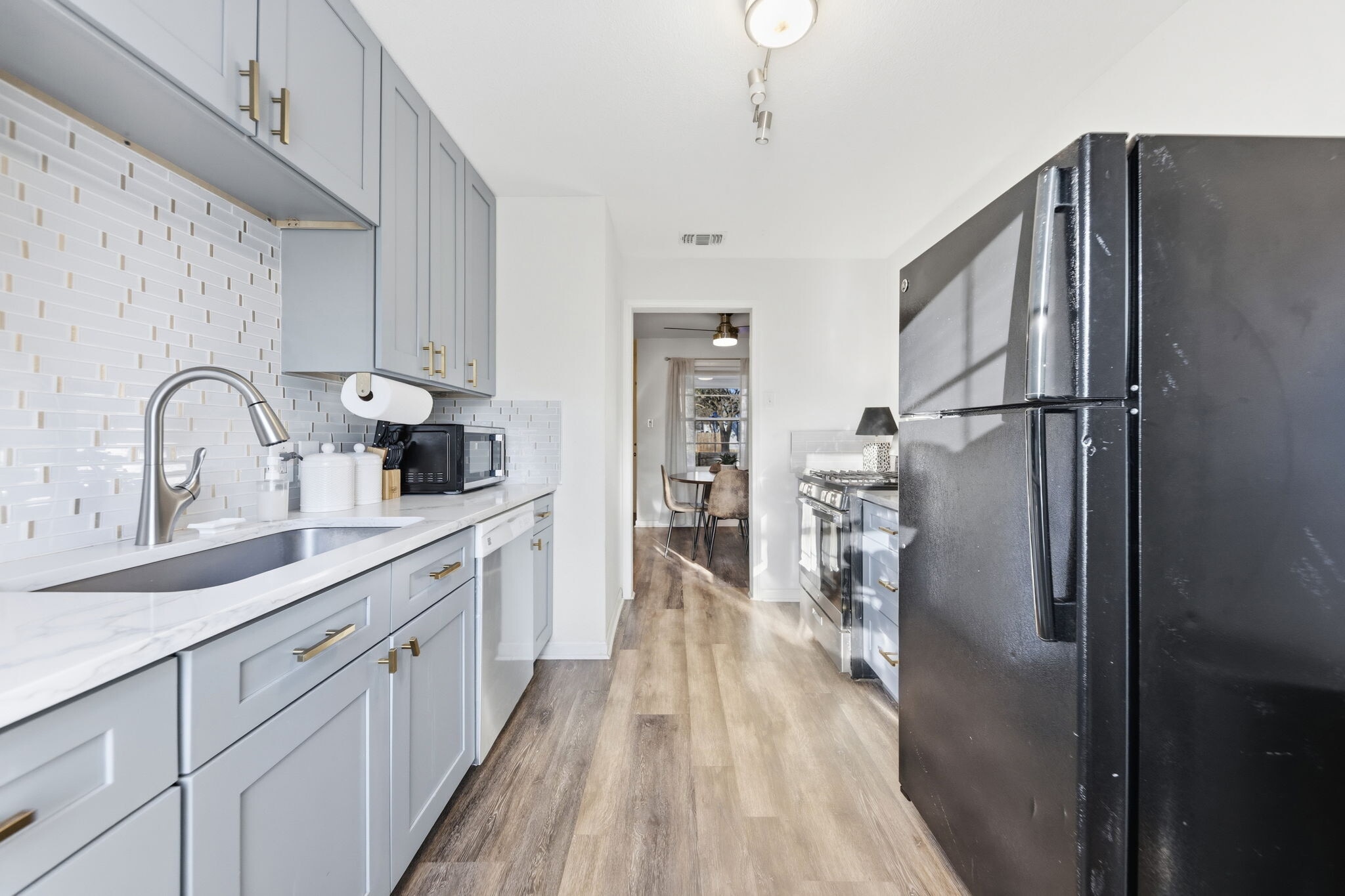 Building Photo - 319 Arnold Ave