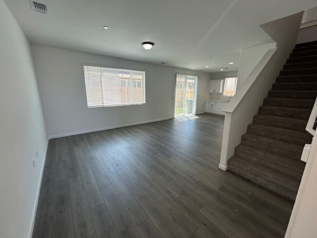 Building Photo - Brand New Home