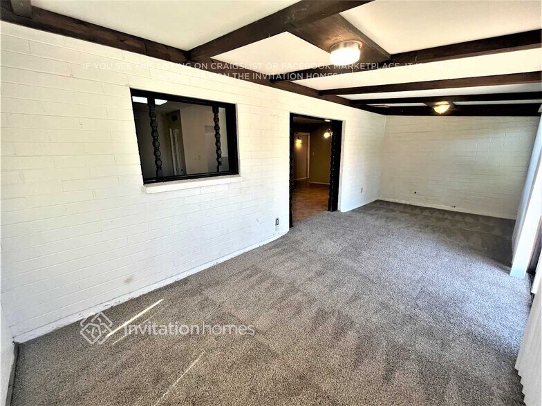 Building Photo - 4607 W Orangewood Ave