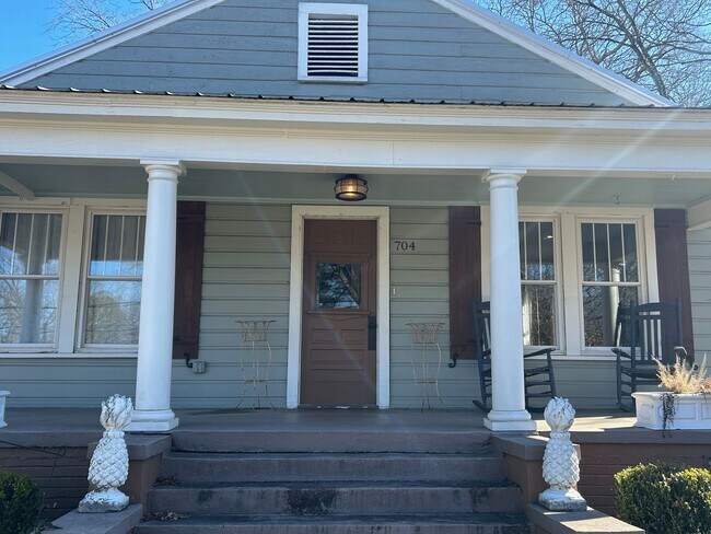Building Photo - Beautiful Home Heart of Hartselle