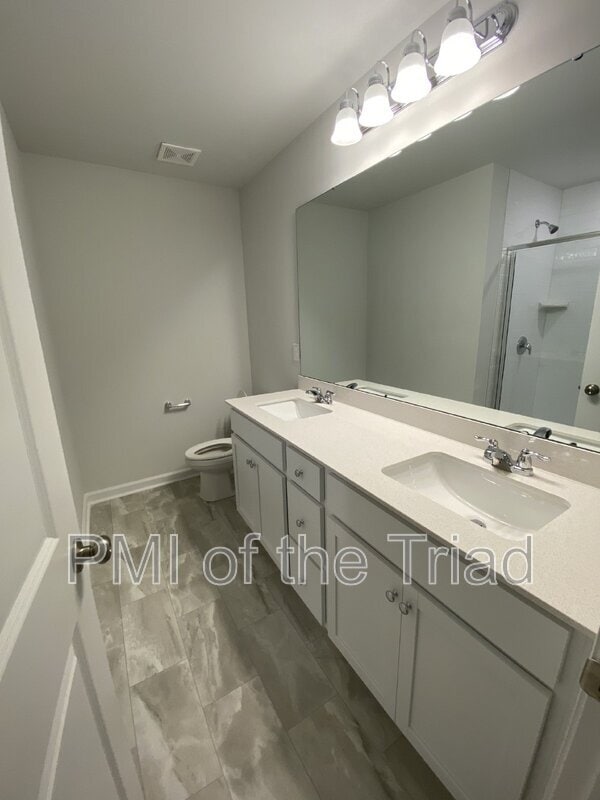 Building Photo - 3005 Mackay Pointe Ln