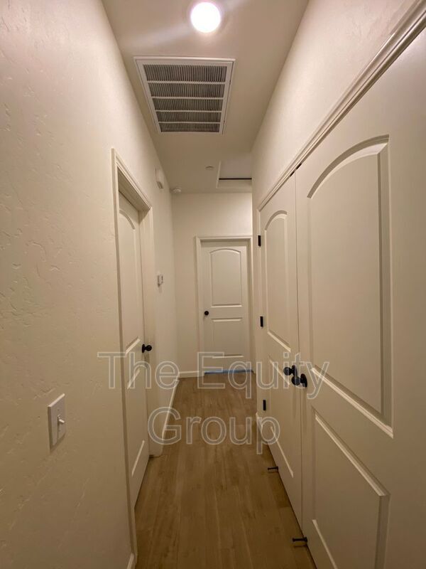 Building Photo - 3212 N Noyes Ct