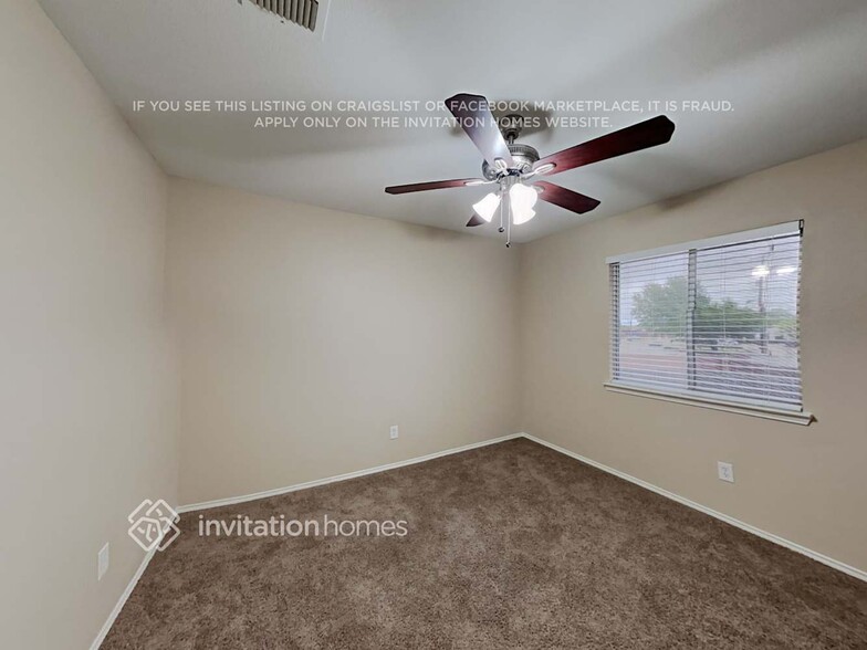 Building Photo - 200 Laramie Ln