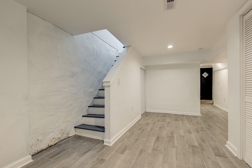 Building Photo - 4021 Howland St