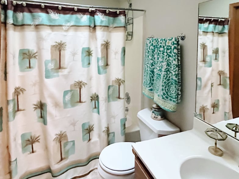 Building Photo - 11113 Edgewood Cir N