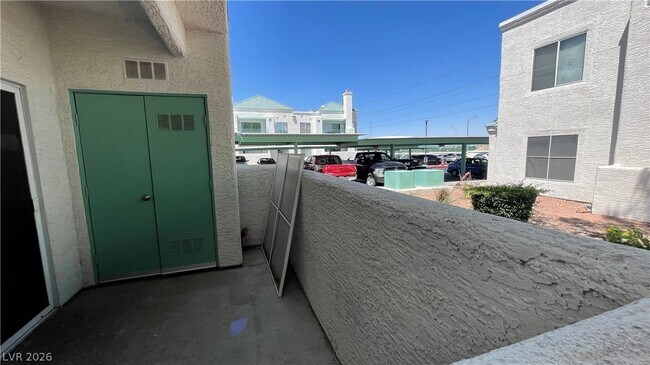 Building Photo - 7100 W Pirates Cove Rd