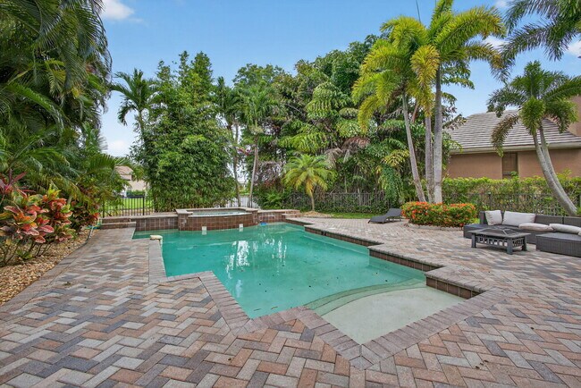 Building Photo - 3501 Collonade Dr