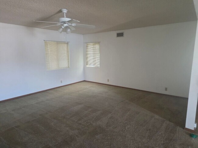 Building Photo - 5673 Barclay Ave