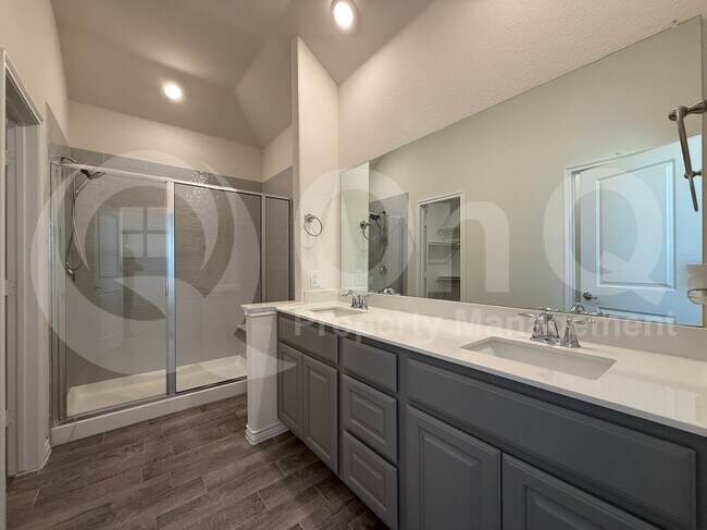Building Photo - 4124 Ellinger Dr