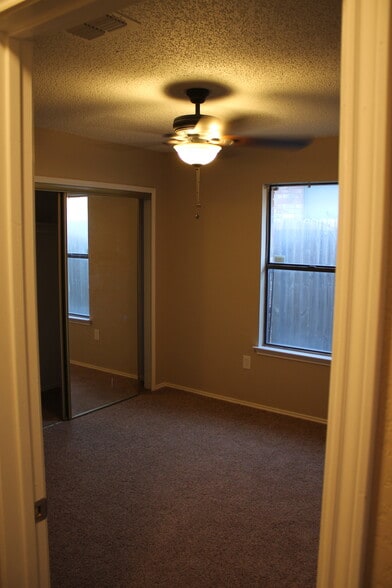 Building Photo - 717 Cross Ridge Circle North