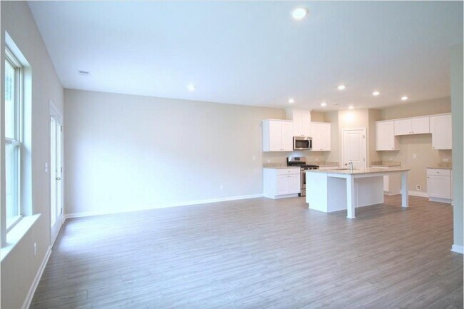 Building Photo - 6148 Lanier Harbor Lndg