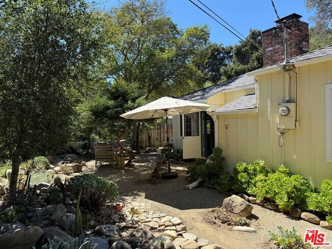 Building Photo - 314 W Aliso St