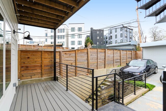 Building Photo - 1638 Trinidad Ave NE