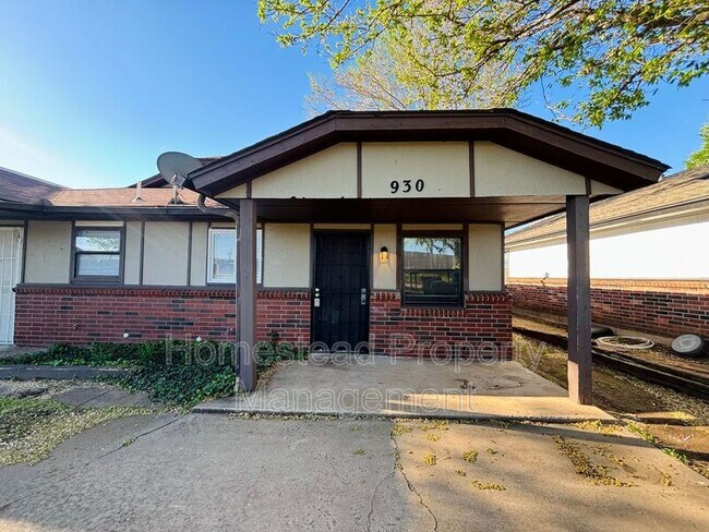 Primary Photo - 930 SW 62nd St