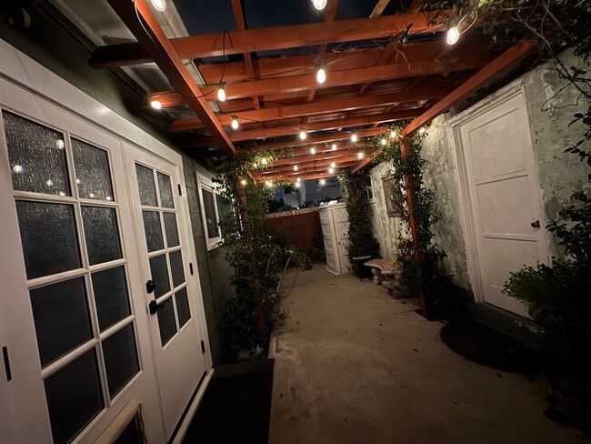 Building Photo - 2511 Arizona Ave