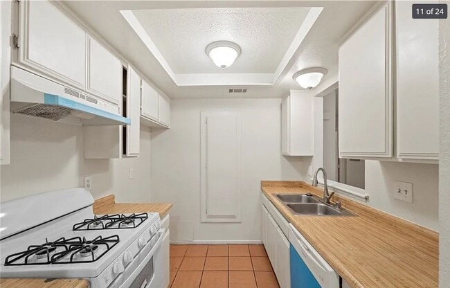 Building Photo - 1071 May Ln