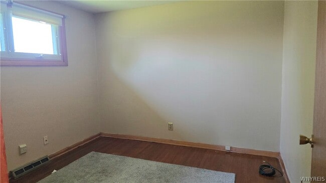 Building Photo - 36 Jamaica Ln