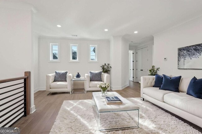 Building Photo - 120 Thome Dr