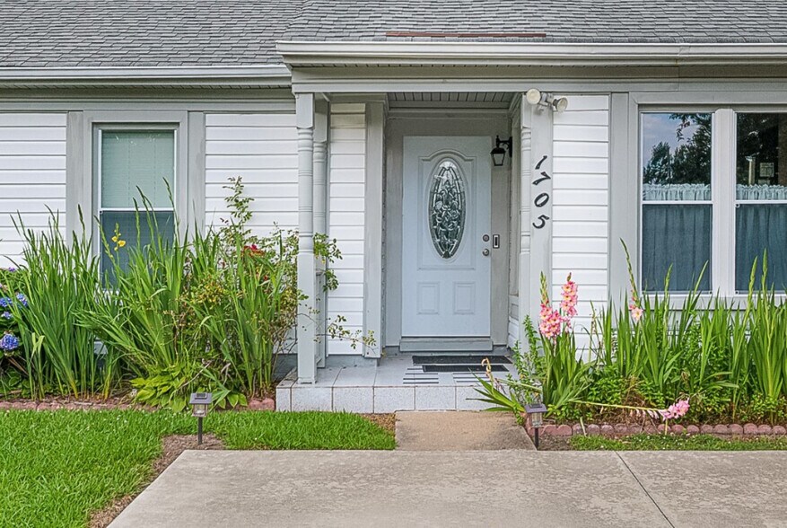Building Photo - 1705 Maryus Ct