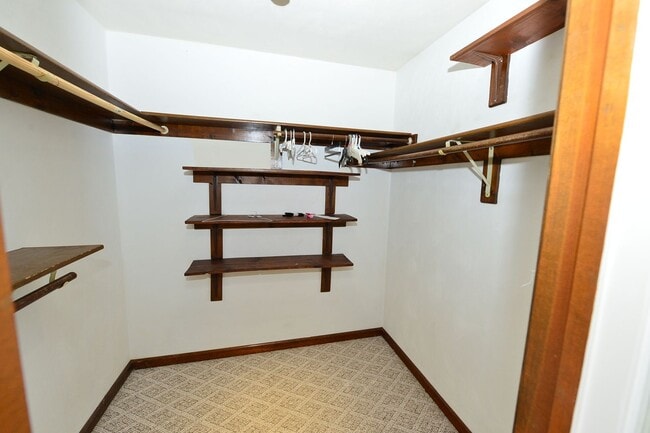 Building Photo - Nice townhouse in Little Neck!