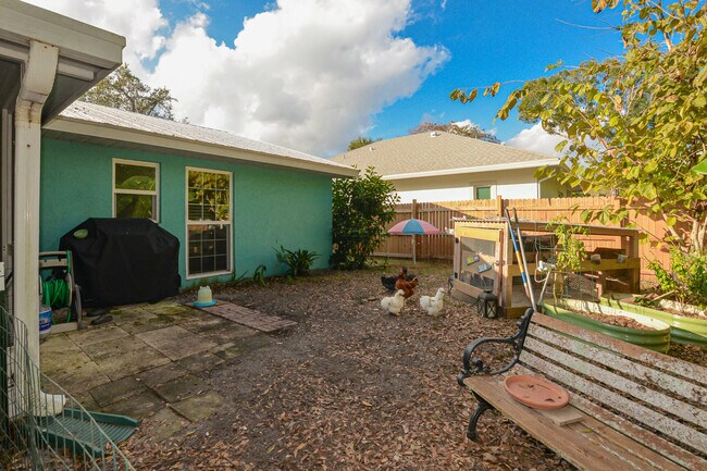 Building Photo - 2386 28th Ave SW