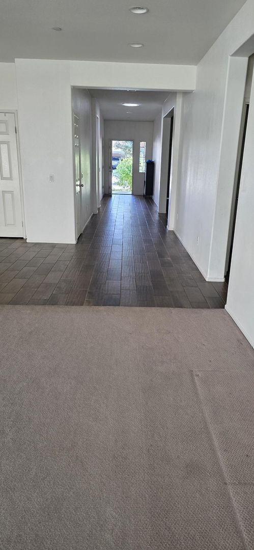 Building Photo - Beautiful Solar Home in Jurupa Valley Available Now!