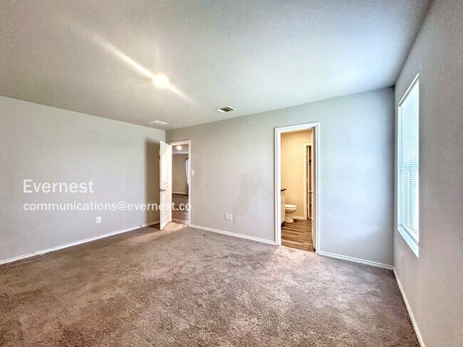 Building Photo - 118 Elizondo Way