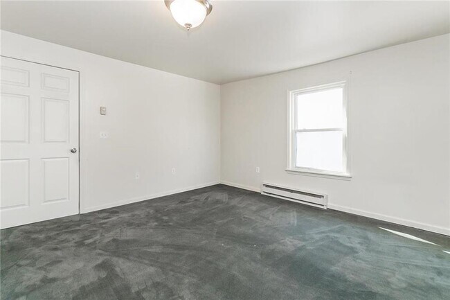 Building Photo - 427 Front St