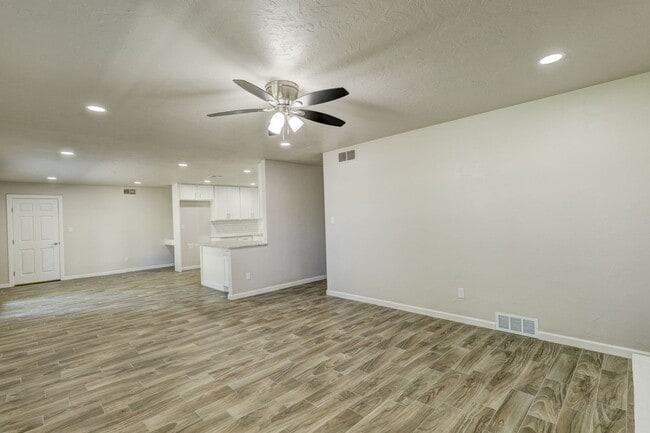Building Photo - Spacious Elegance: Open Floor Plan, Dual V...