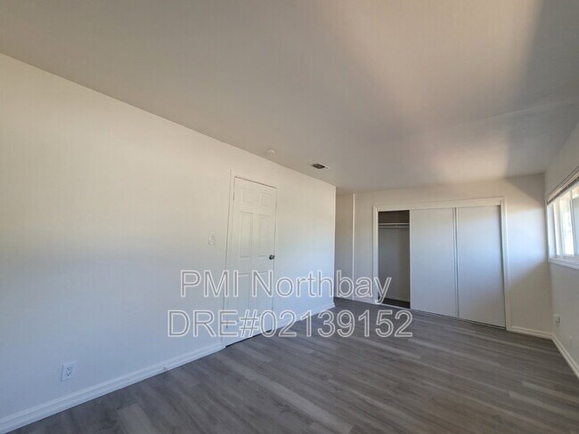 Building Photo - 1325 Canterbury Dr