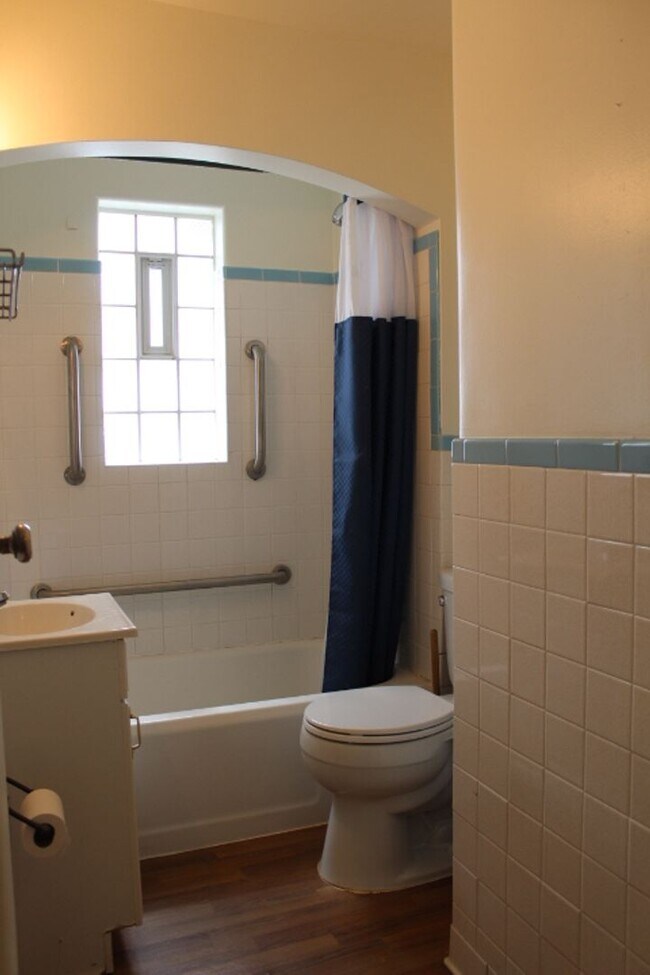 Building Photo - Charming 2 BR/1 BA House in the Hale/Mayfair Neighborhood!