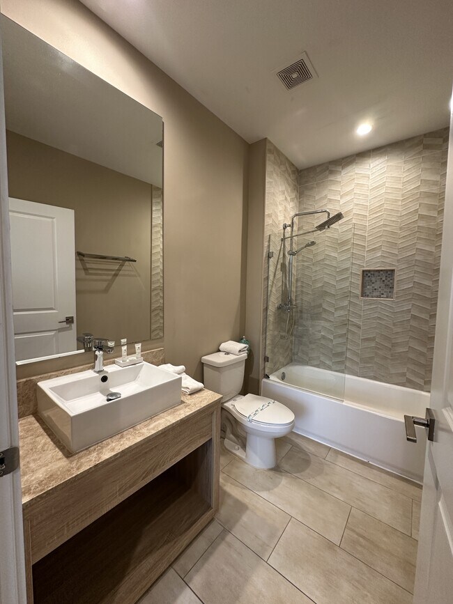 Building Photo - 7510 Brooklyn Dr
