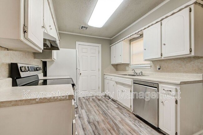 Building Photo - 1120 Kings Ct