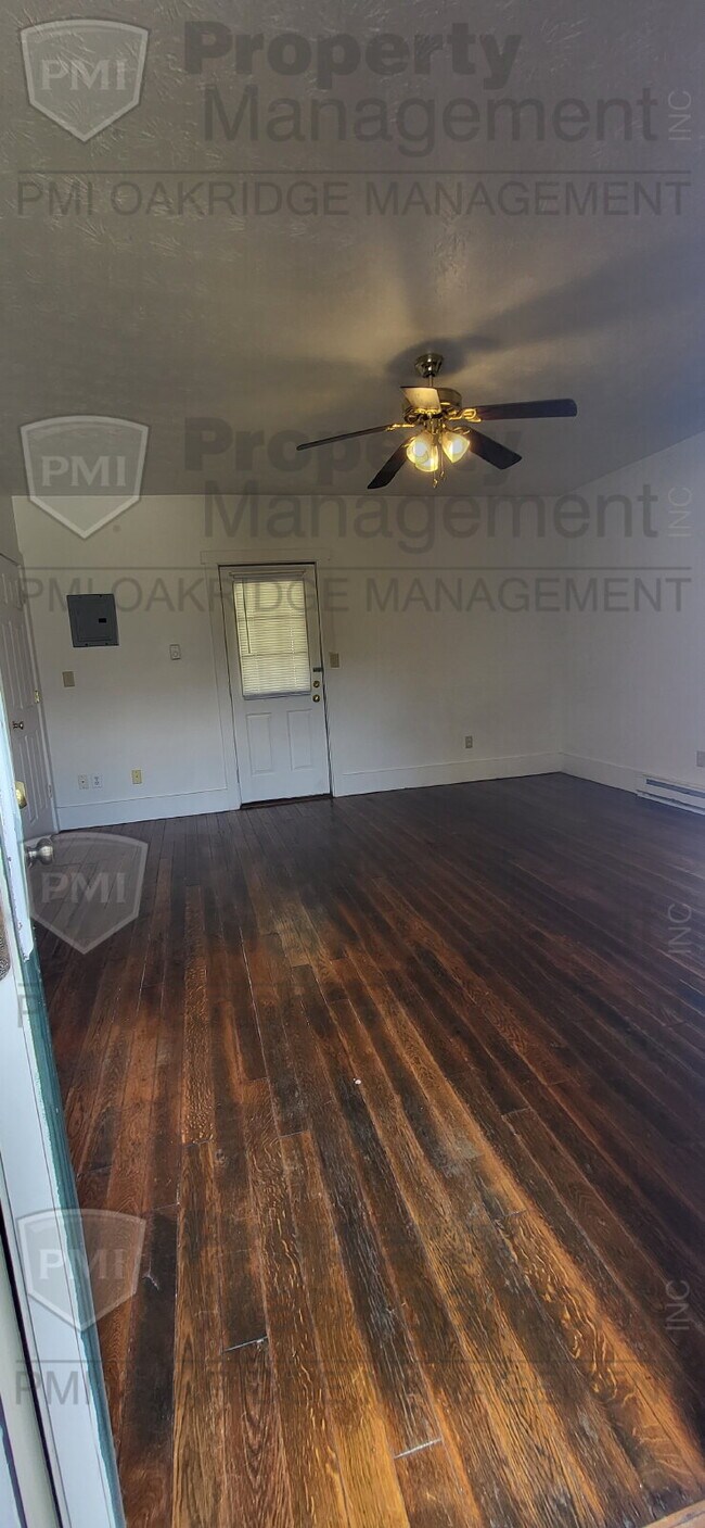 Building Photo - Downtown Efficiency Apartment