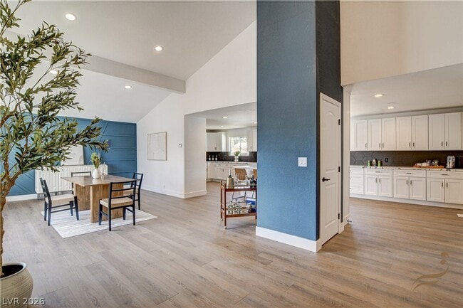 Building Photo - 2685 S Tenaya Way