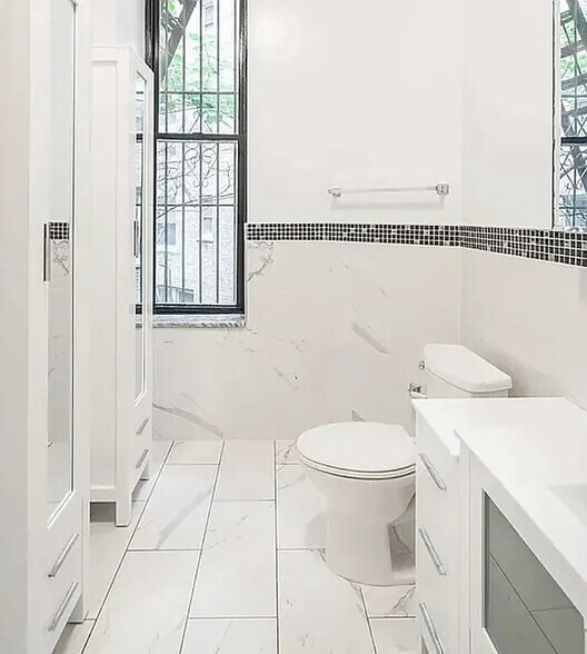 Building Photo - 11 Abingdon Square